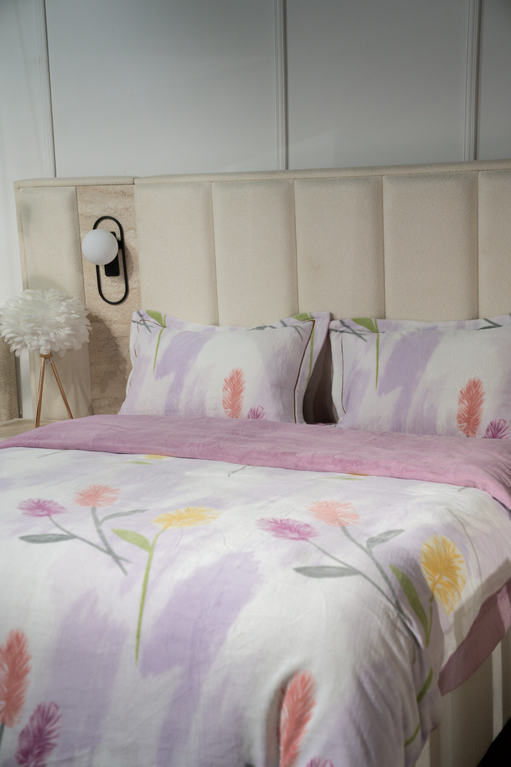 Blanc cassé avec motifs de roses pastel (rose pâle, jaune, vert clair) - Image 3